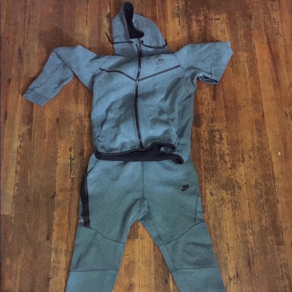 Nike Tech Suit